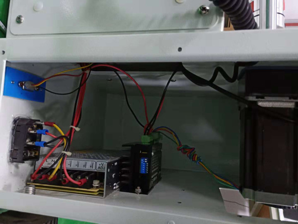 拉力試驗機(jī)中漏電開關(guān)的安裝位置